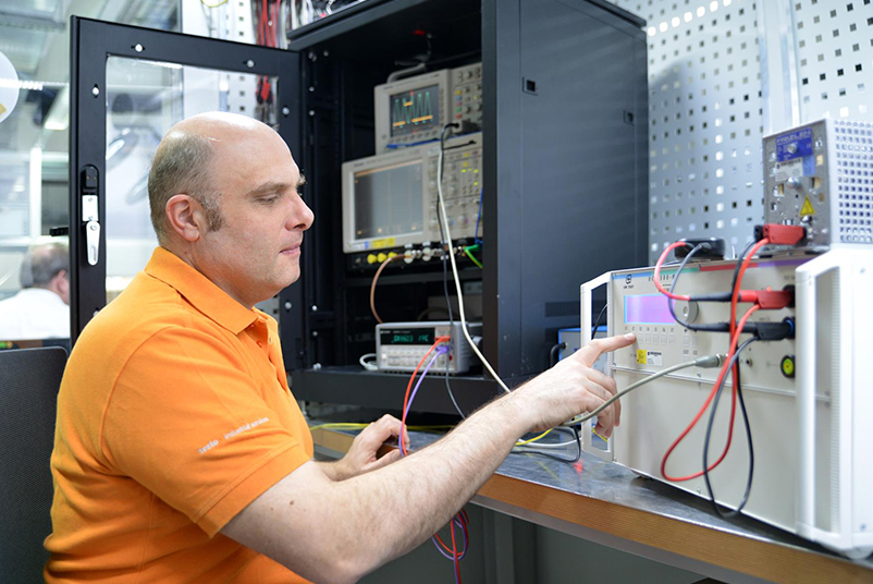 Kalibrierung Vor-Ort elektrischer Messmittel  