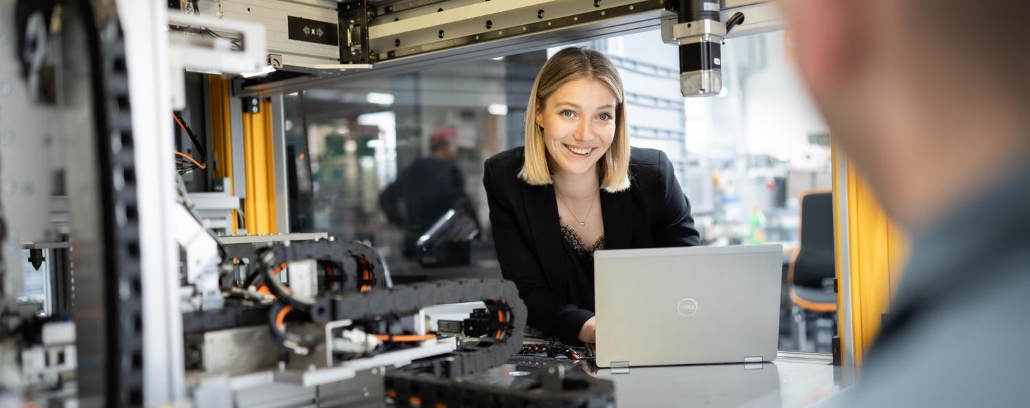 Beratungssituation vor einer Automotive Core Tools Anlage