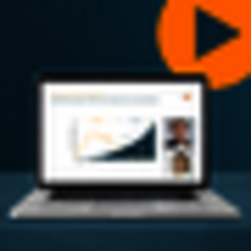 Laptop mit geöffneter Webinar Folie zu Prüfmittelmanagement und Foto der Referentinnen. Hinter dem Laptop ist ein orangener Play Icon auf blauem Hintergrund.