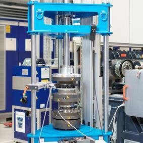 Einsatz der Drehmomentprüfstand bis 5 kNm bei einem Kunden vor Ort