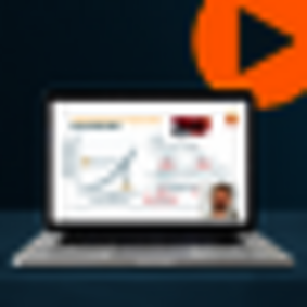 Ein Laptop auf dem eine Folie des Webinars abgebildet ist und in der unteren Ecke ein Foto des Sprechers. Im Hintergrund erkennt man einen orangenen Play-Button 
