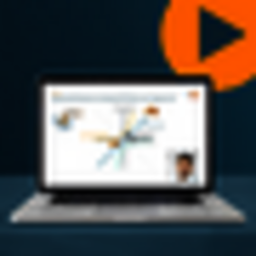 Folie aus dem Webinar auf einem Laptop-Bildschirm und im Hintergrund ein orangener Playbutton 